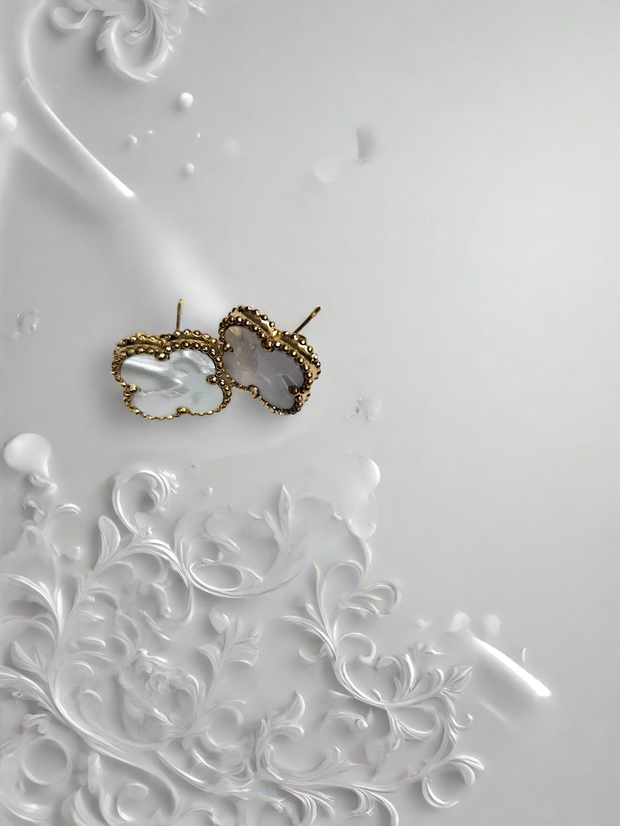 18K Gold Clover Stud Earrings 15mm